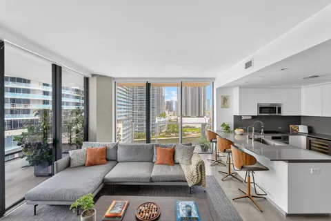 $1,300,000 | 88 Southwest 7th Street, Unit 1012, Miami, FL 33130