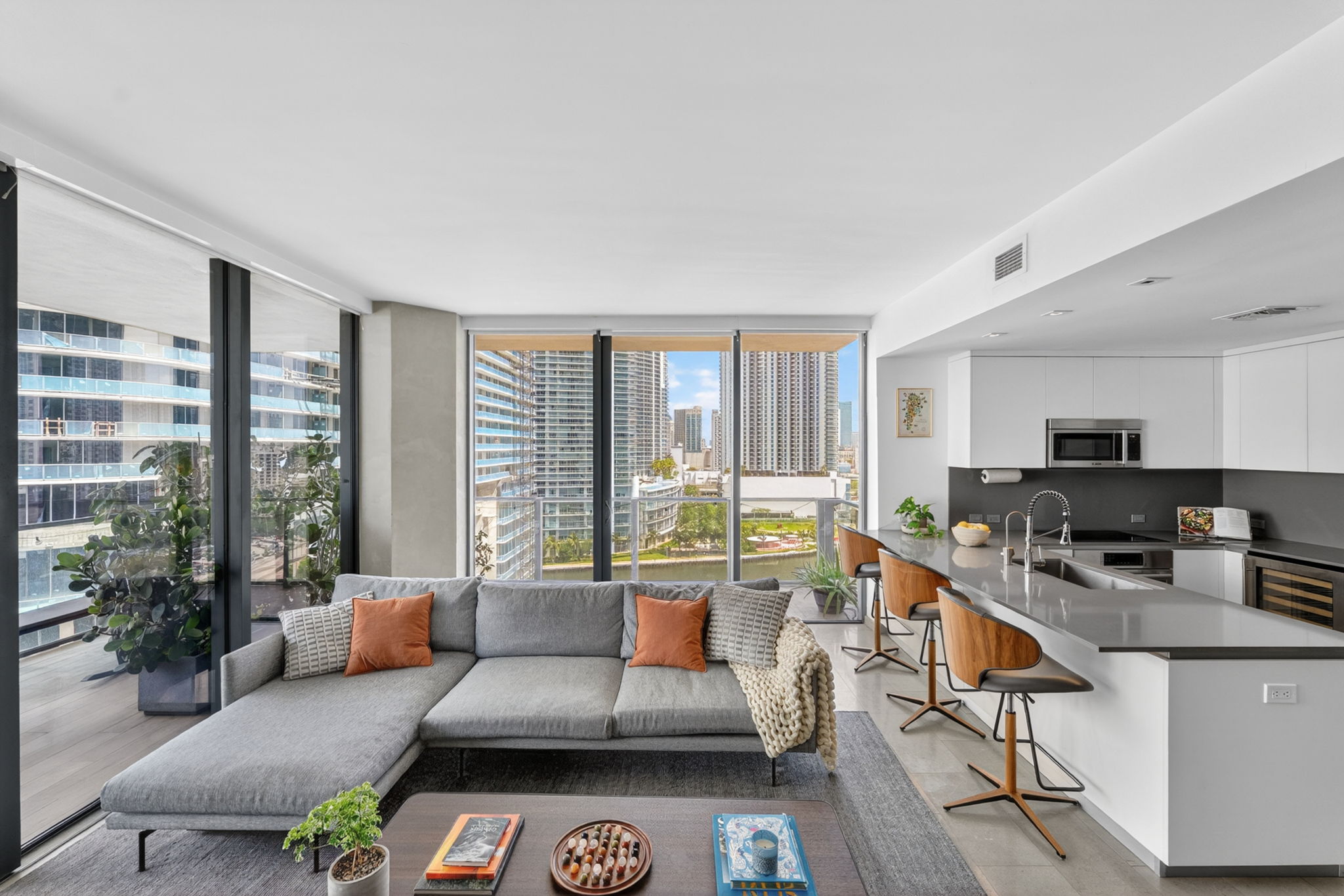 88 Southwest 7th Street, Unit 1012 Miami, FL 33130 - Photo 4 of 22