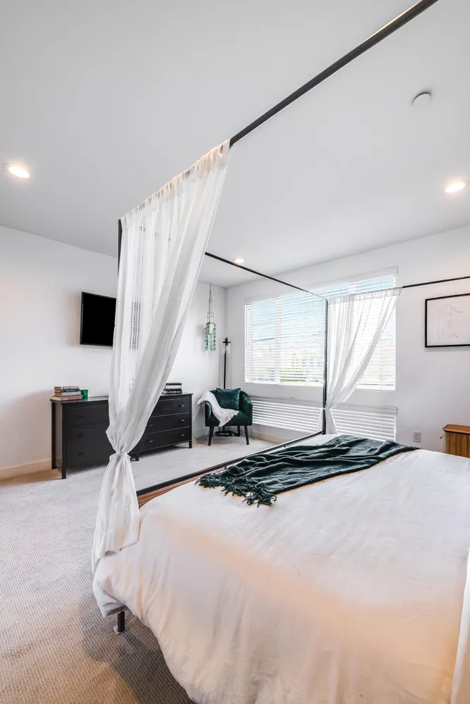 $849,000 | 10878 Bloomfield Street, Unit 211, Toluca Lake, CA 91602