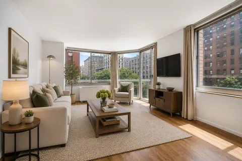 $1,650,000 | 250 West 90th Street, Unit 7H | Upper West Side