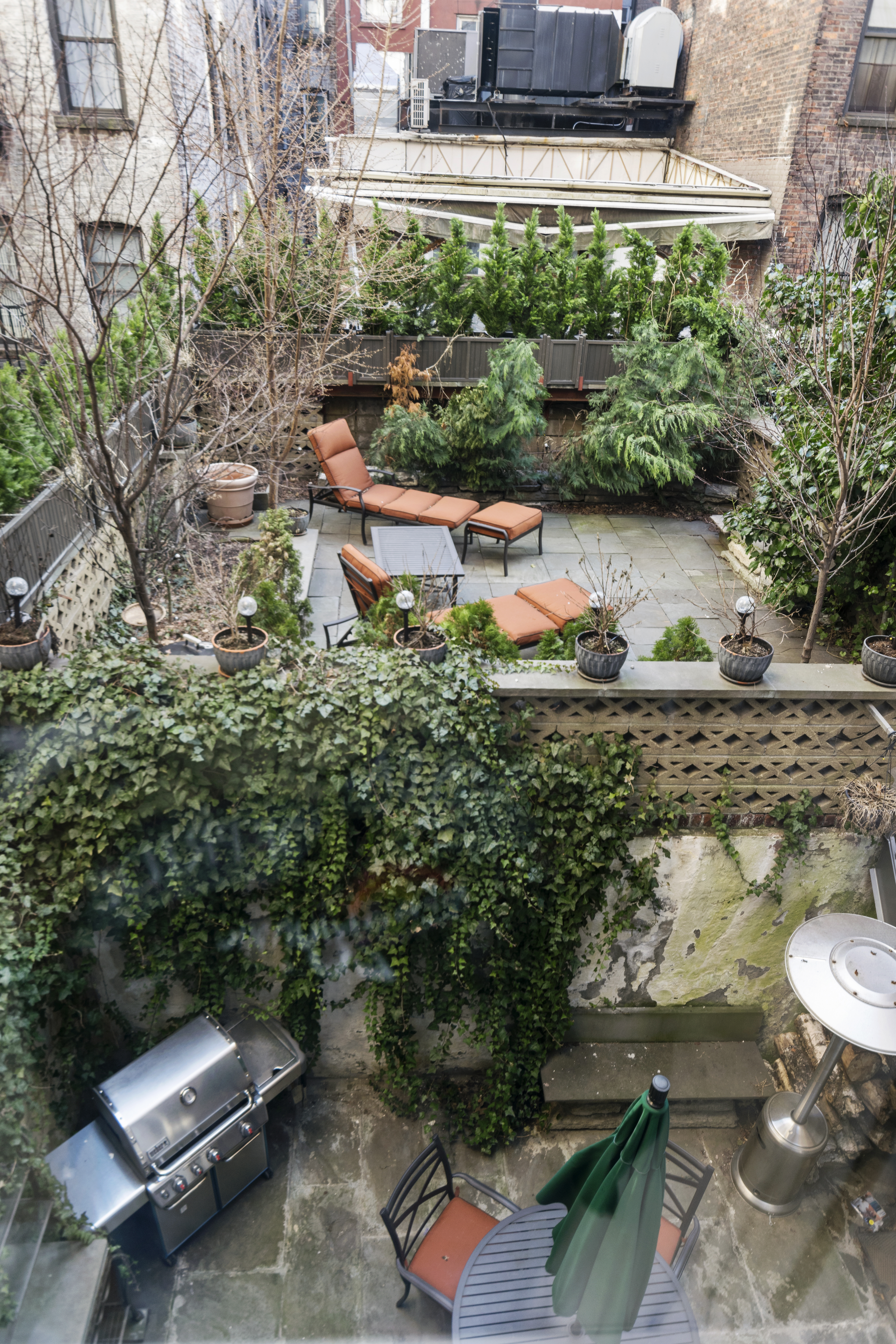 10 Charles Street, Unit 2B Manhattan, NY 10014 - Photo 4 of 8 a view of a backyard with plants and a patio