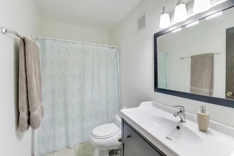 $222,000 | 717 Killarney Court, Unit 2D, Schaumburg, IL 60193