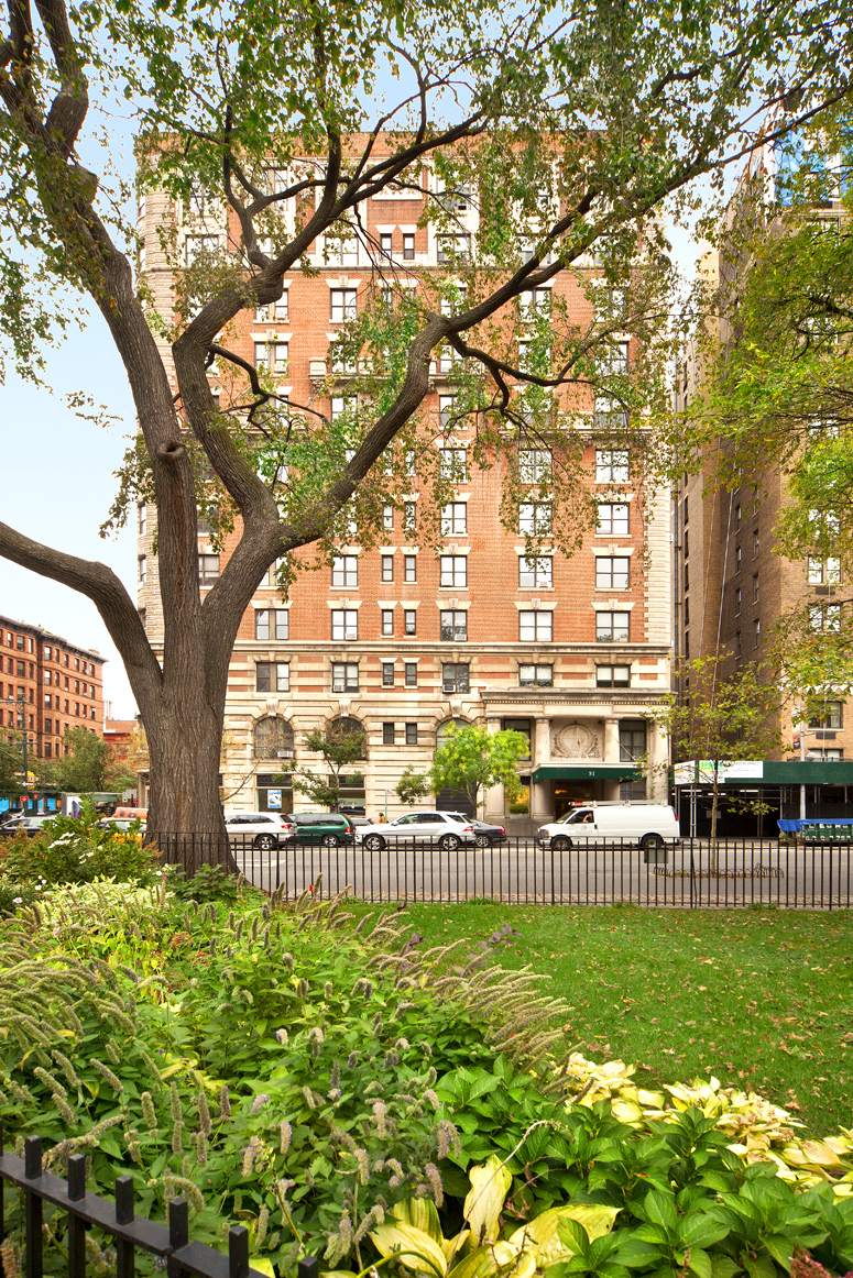 51 West 81st Street, Unit 9D Manhattan, NY 10024 - Photo 14 of 15 a view of a big yard and a large tree