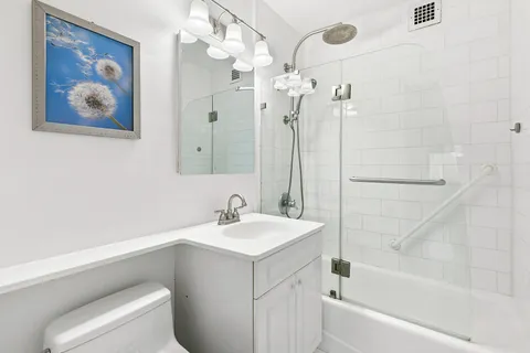 $1,250,000 | 201 East 17th Street, Unit 14H | Gramercy