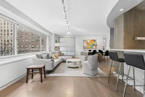 $2,700,000 | 1065 Park Avenue, Unit 4BC | Upper East Side
