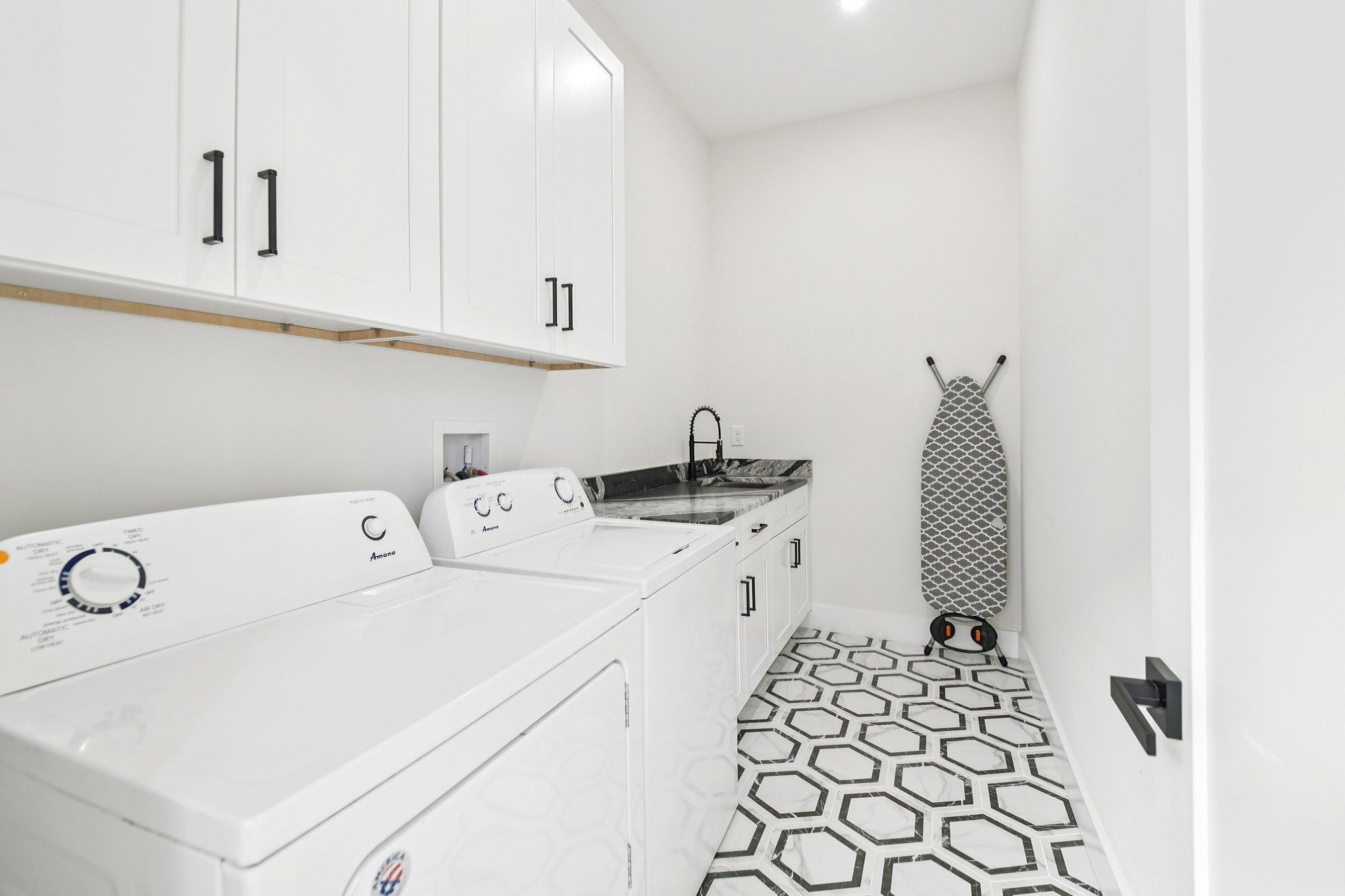 2014 Cambridge Avenue Atlanta, GA 30337 - Photo 23 of 34