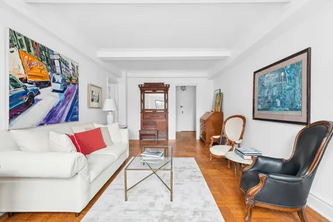 $560,000 | 333 East 53rd Street, Unit 12L | Sutton Place