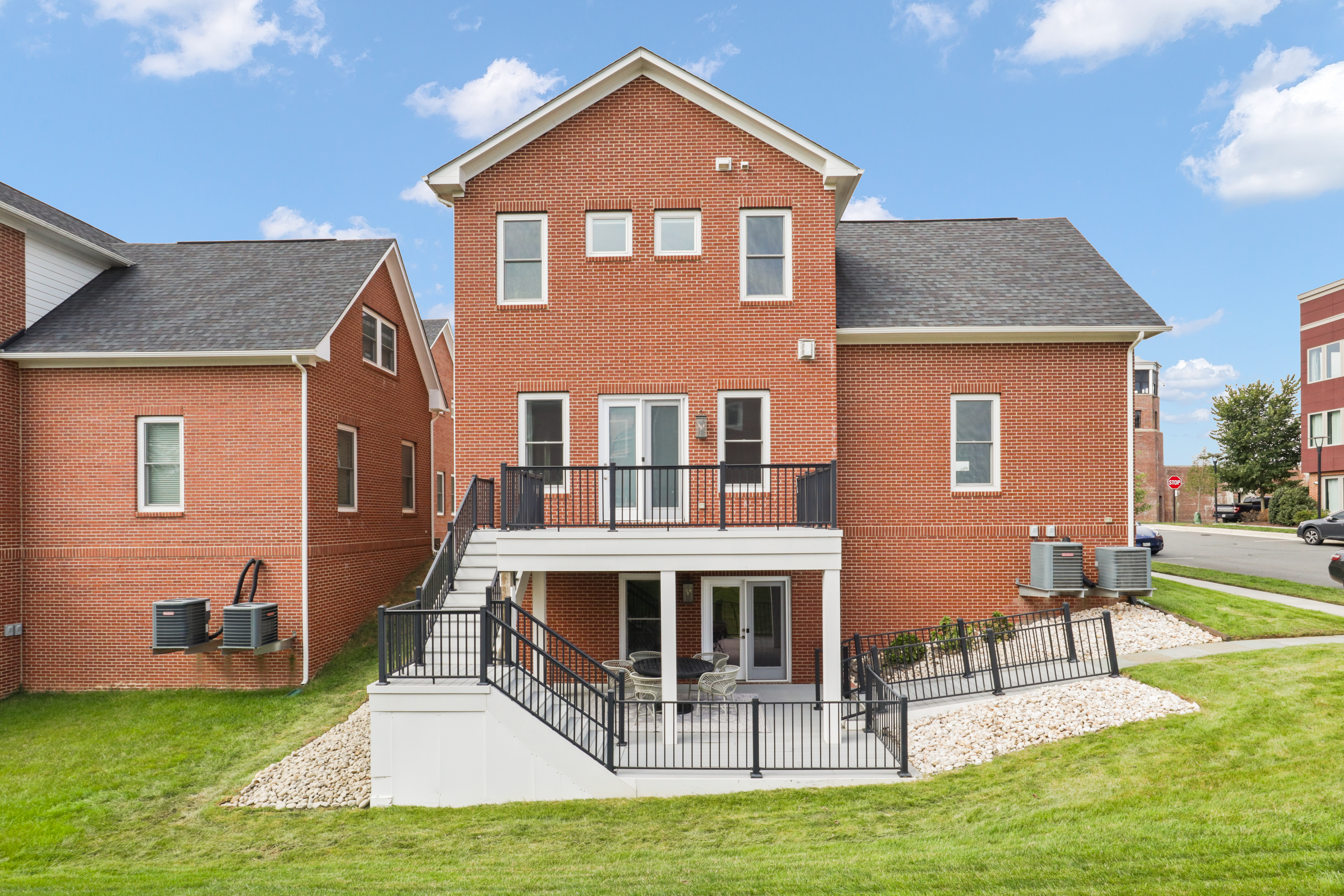 9101 Power House Road Lorton, VA 22079 - Photo 59 of 75 a view of a house with swimming pool and a yard