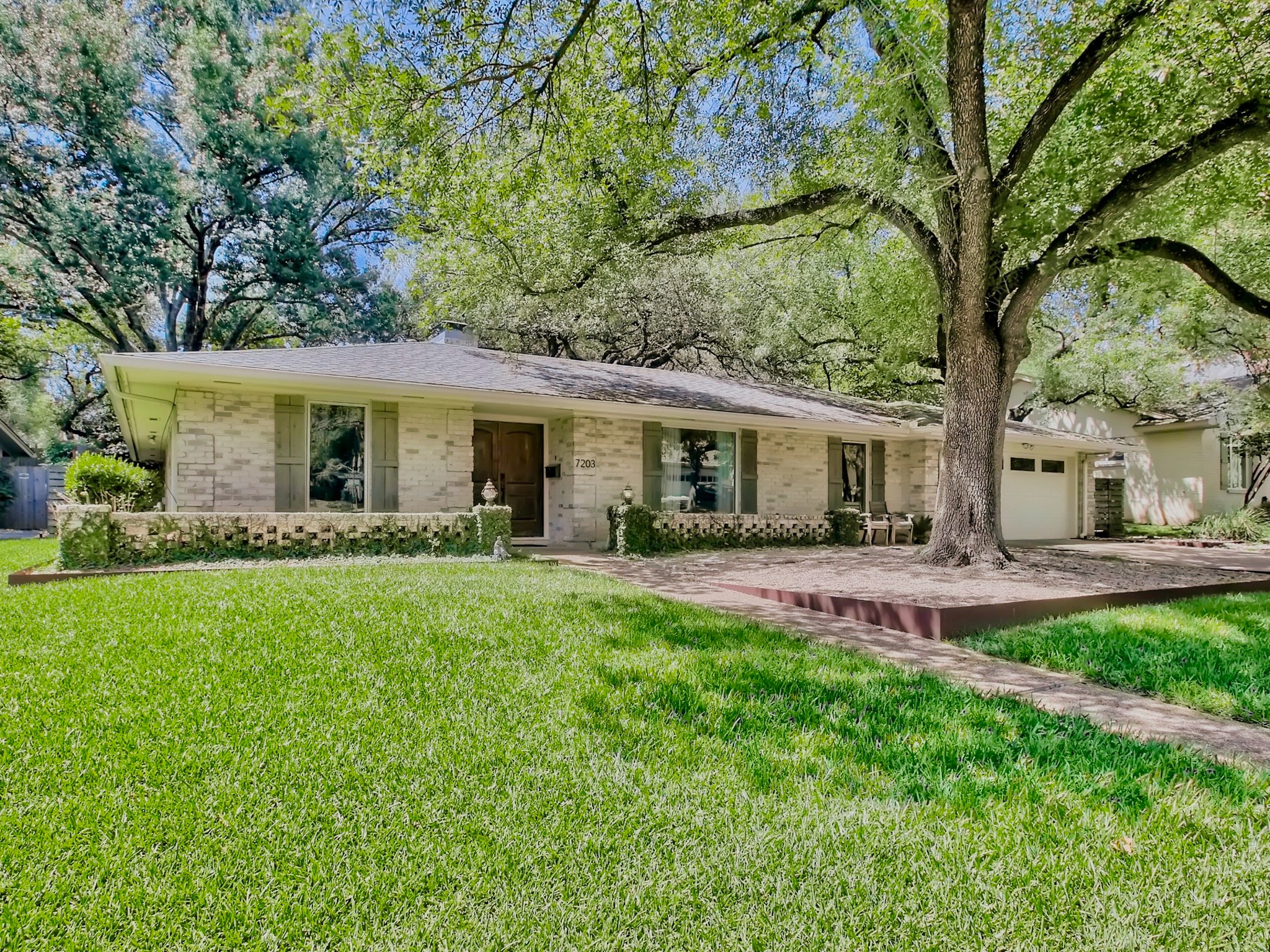 7203 Running Rope Austin, TX 78731 - Photo 2 of 20