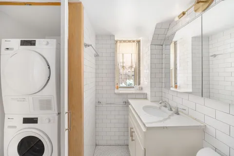 $625,000 | 71 Barrow Street, Unit 19 | West Village