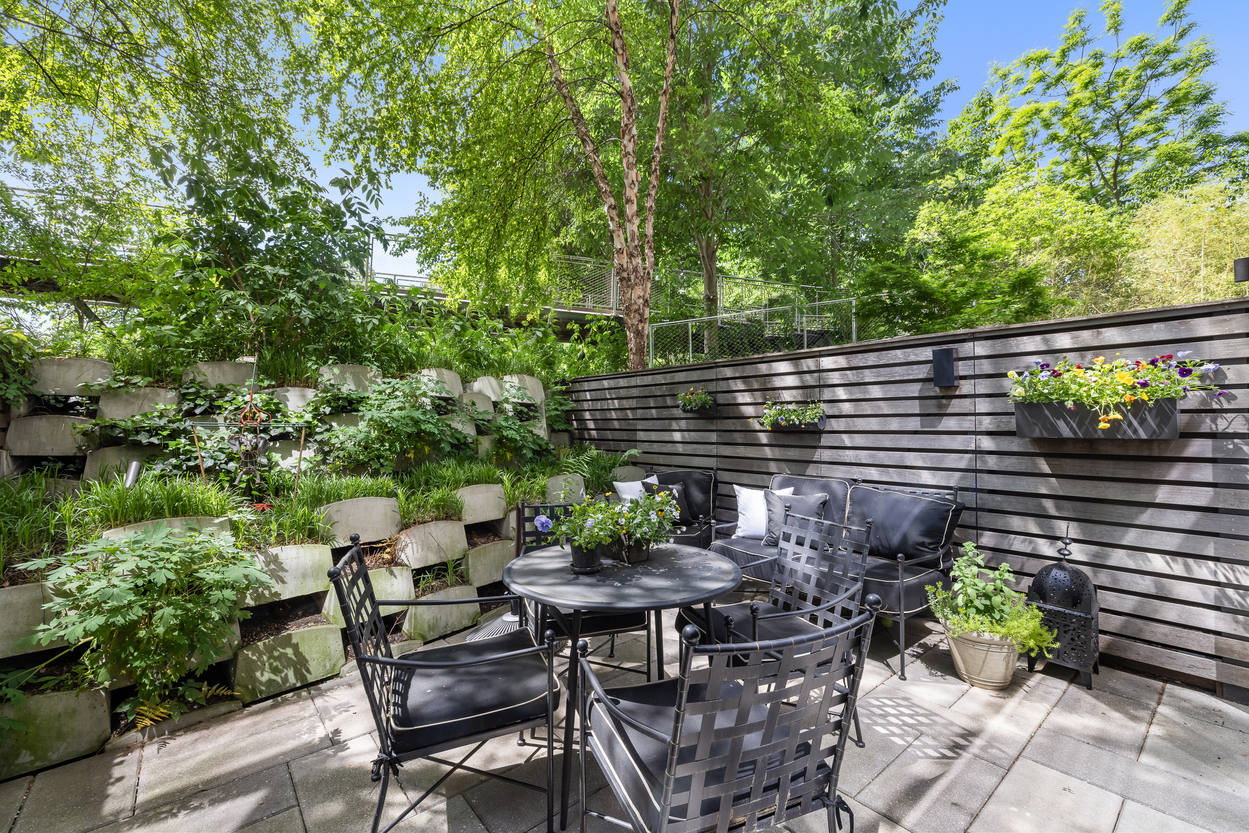 90 Furman Street, Unit N107 Brooklyn, NY 11201 - Photo 8 of 30 a backyard of a house with table and chairs