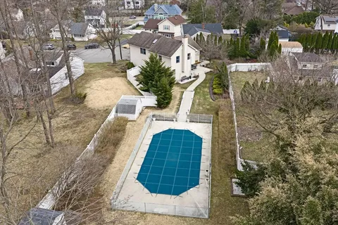 $899,000 | 40 Catherine Court, Cedar Grove, NJ 07009