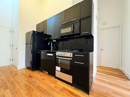 $3,456 | 170 Meserole Street, Unit 4L | Williamsburg