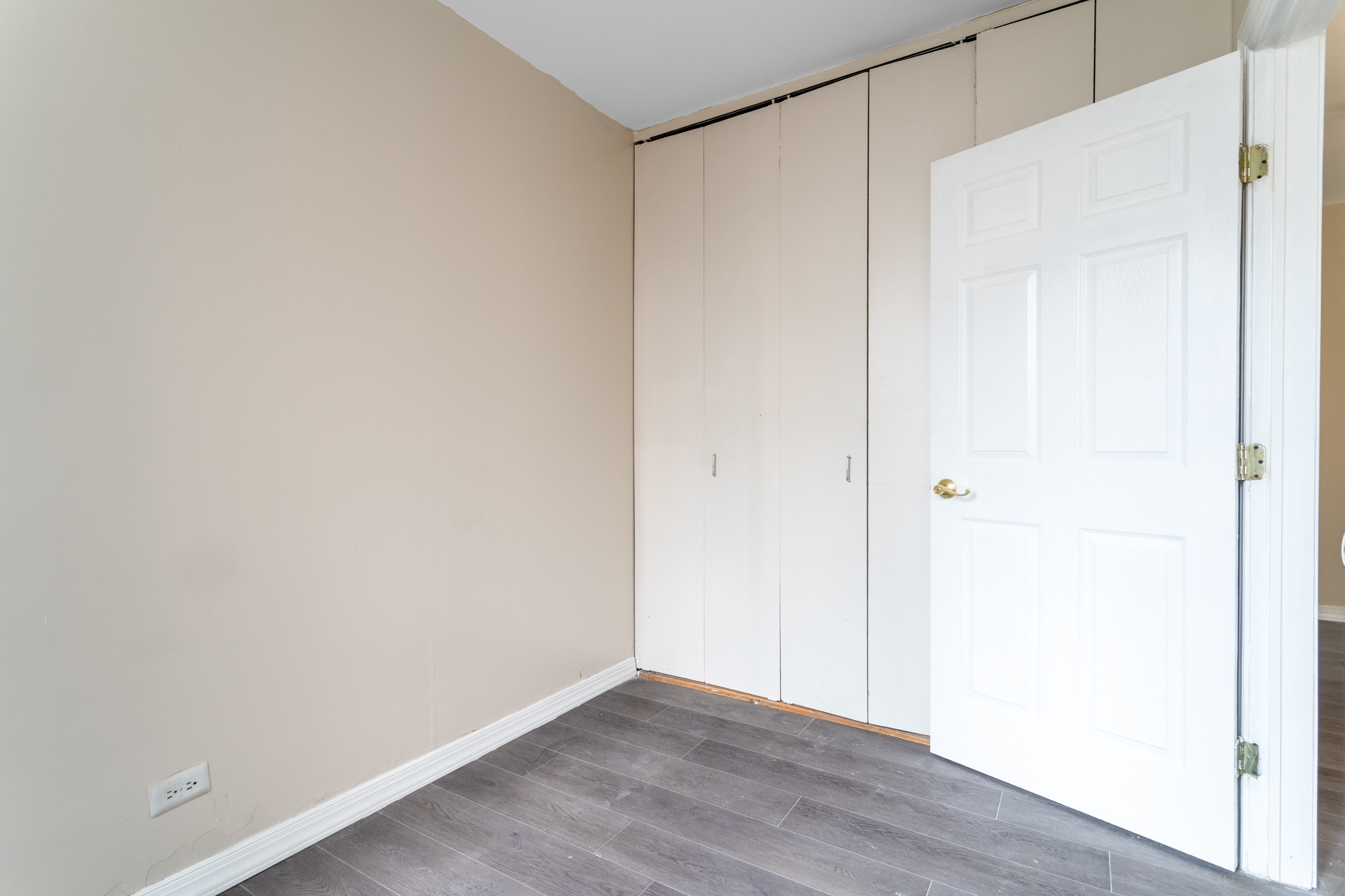 145 East 48th Street, Unit 12B Manhattan, NY 10017 - Photo 8 of 12