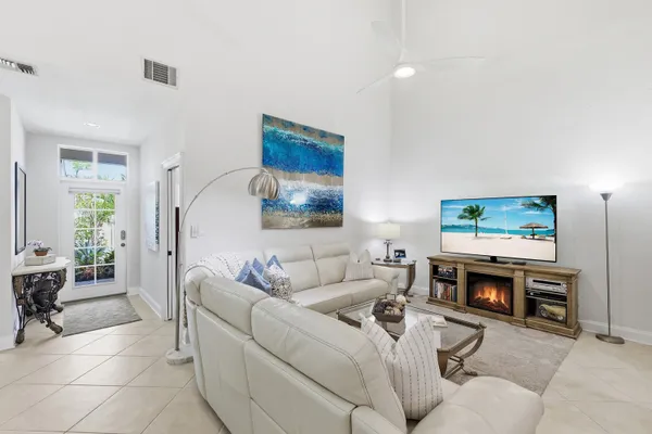 $1,695,000 | 4870 West Boulevard, Naples, FL 34103