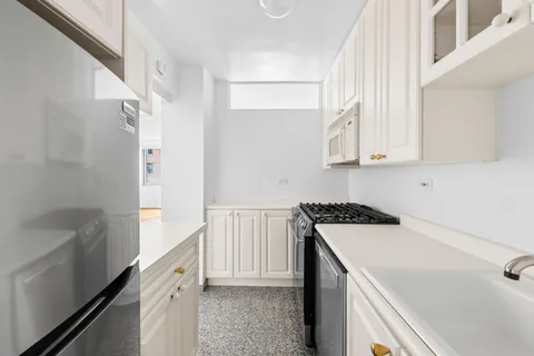 $850,000 | 425 East 63rd Street, Unit W8E | Lenox Hill