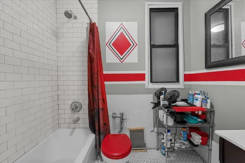 a picture of a very nice looking building