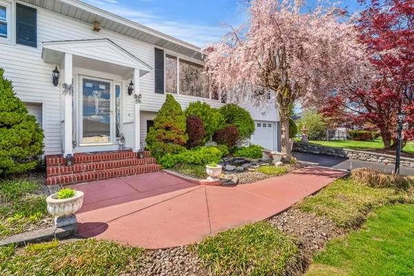 $725,000 | 8 Agnes Terrace, Methuen, MA 01844
