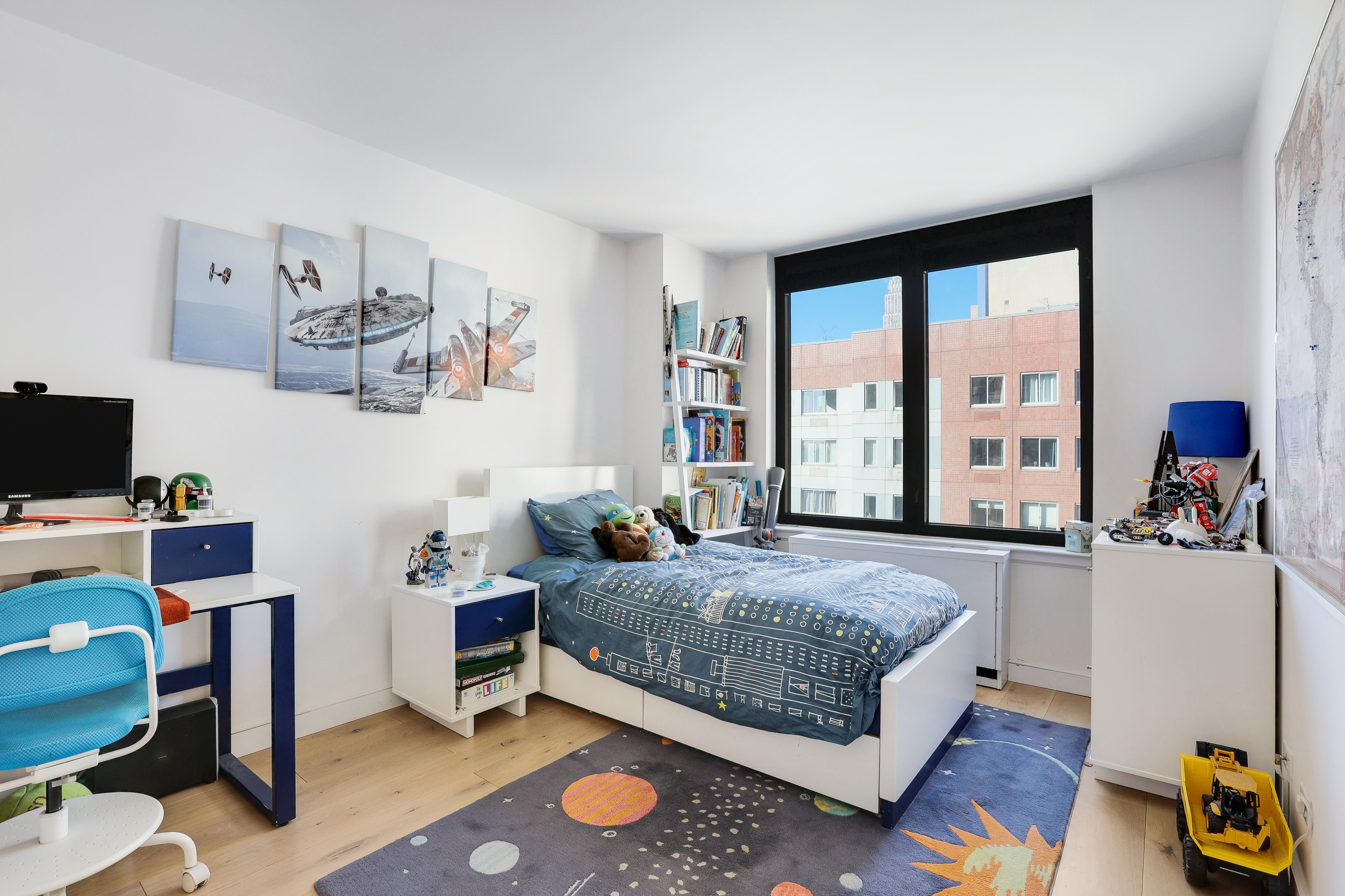 330 East 38th Street, Unit 20E Manhattan, NY 10016 - Photo 8 of 17 a bedroom with a bed and a large window