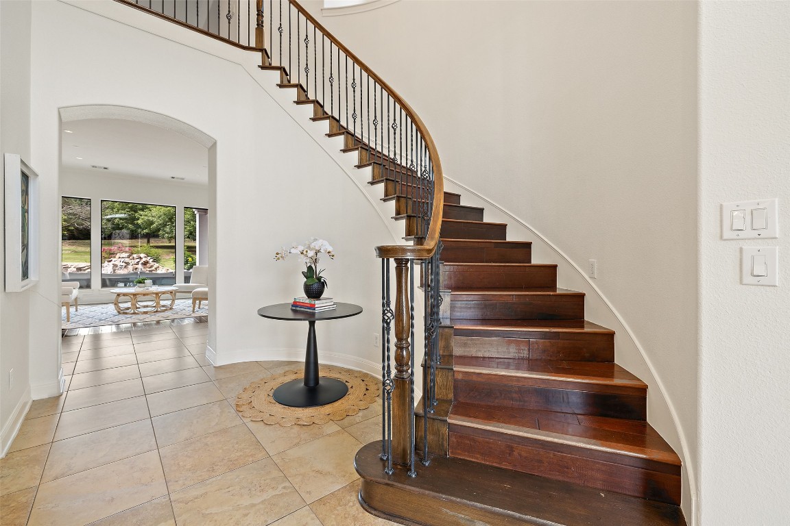 15713 Spillman Ranch Loop Austin, TX 78738 - Photo 5 of 46