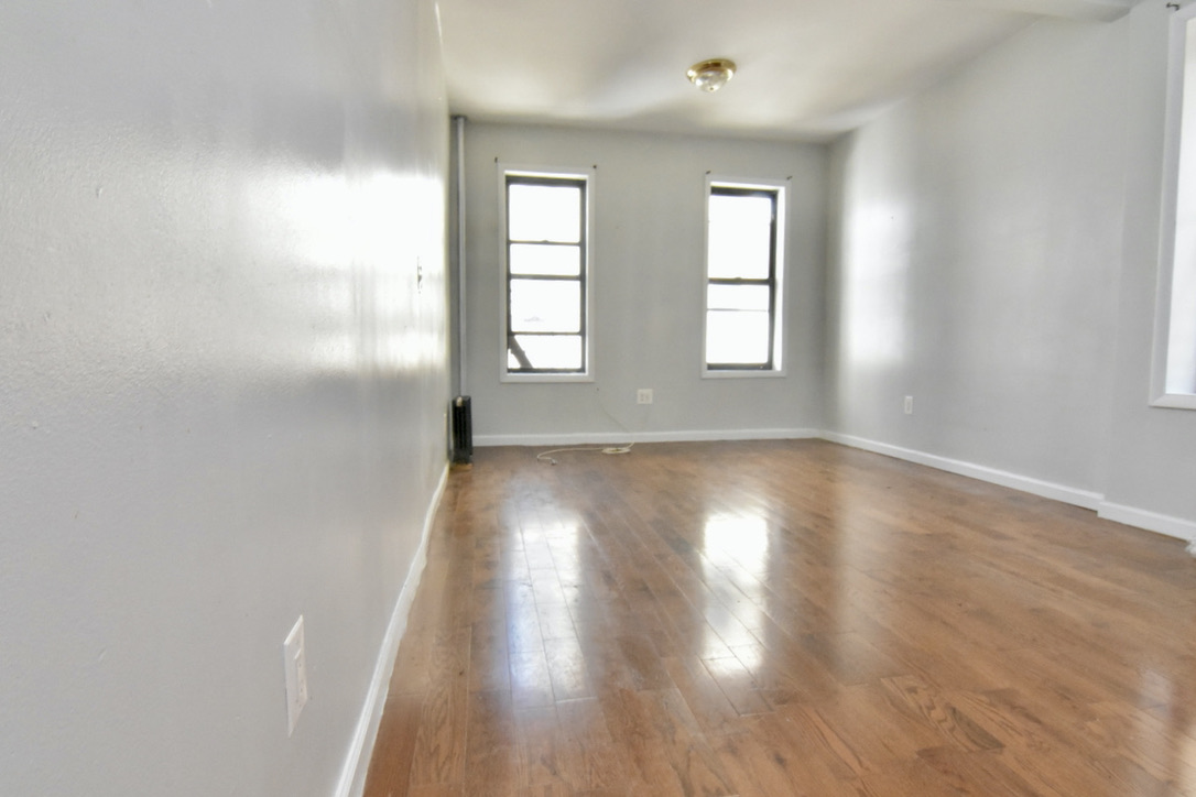 573 West 159th Street, Unit 12A Manhattan, NY 10032 - Photo 3 of 7