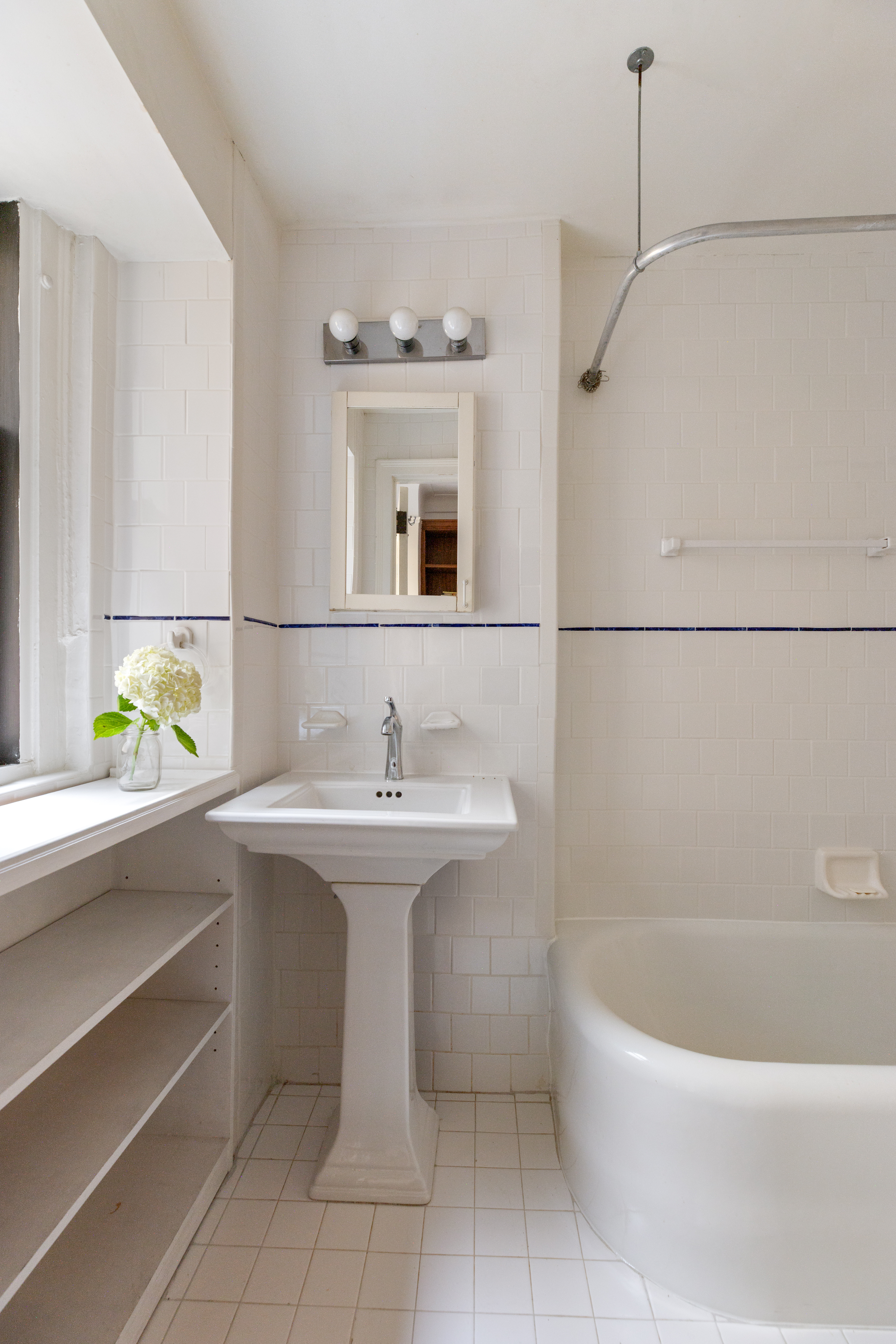 186 Riverside Drive, Unit 5F Manhattan, NY 10024 - Photo 12 of 15 a bathroom with a sink a bathtub and a window