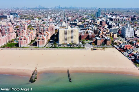 $539,999 | 35 Seacoast Terrace, Unit 16D | Brighton Beach