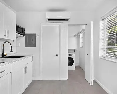 $3,800,000 | 2822 Pine Tree Drive, Miami Beach, FL 33140