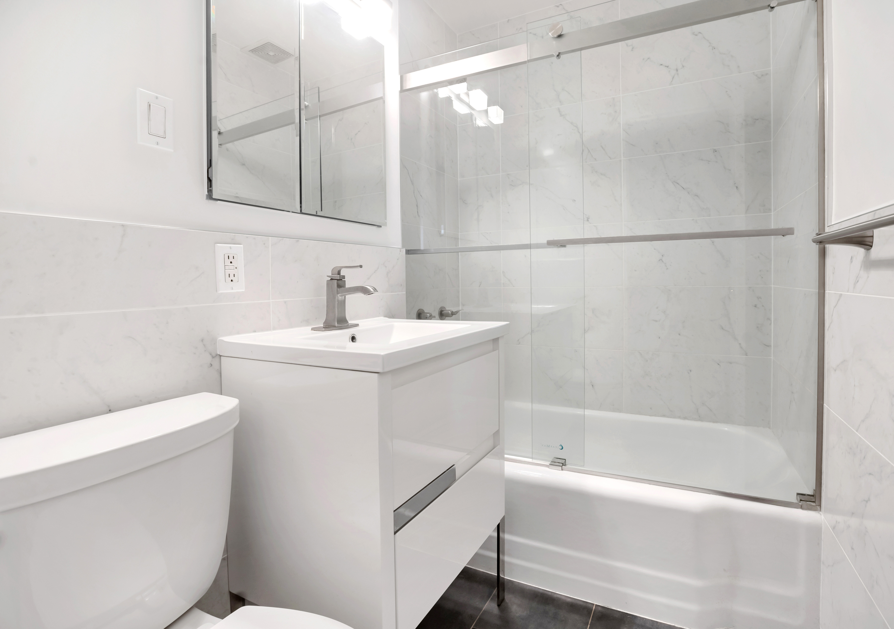 201 East 21st Street, Unit 15D Manhattan, NY 10010 - Photo 6 of 7