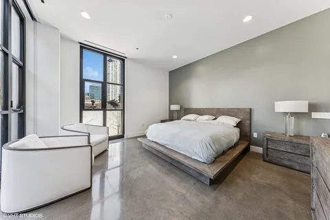 $2,999,999 | 900 West Washington Boulevard, Unit 202, Chicago, IL 60607