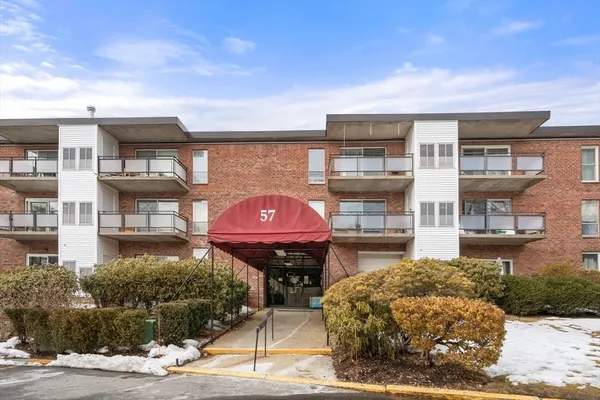 $2,400 | 57 Broadlawn Park, Unit 11B, Chestnut Hill, MA 02467