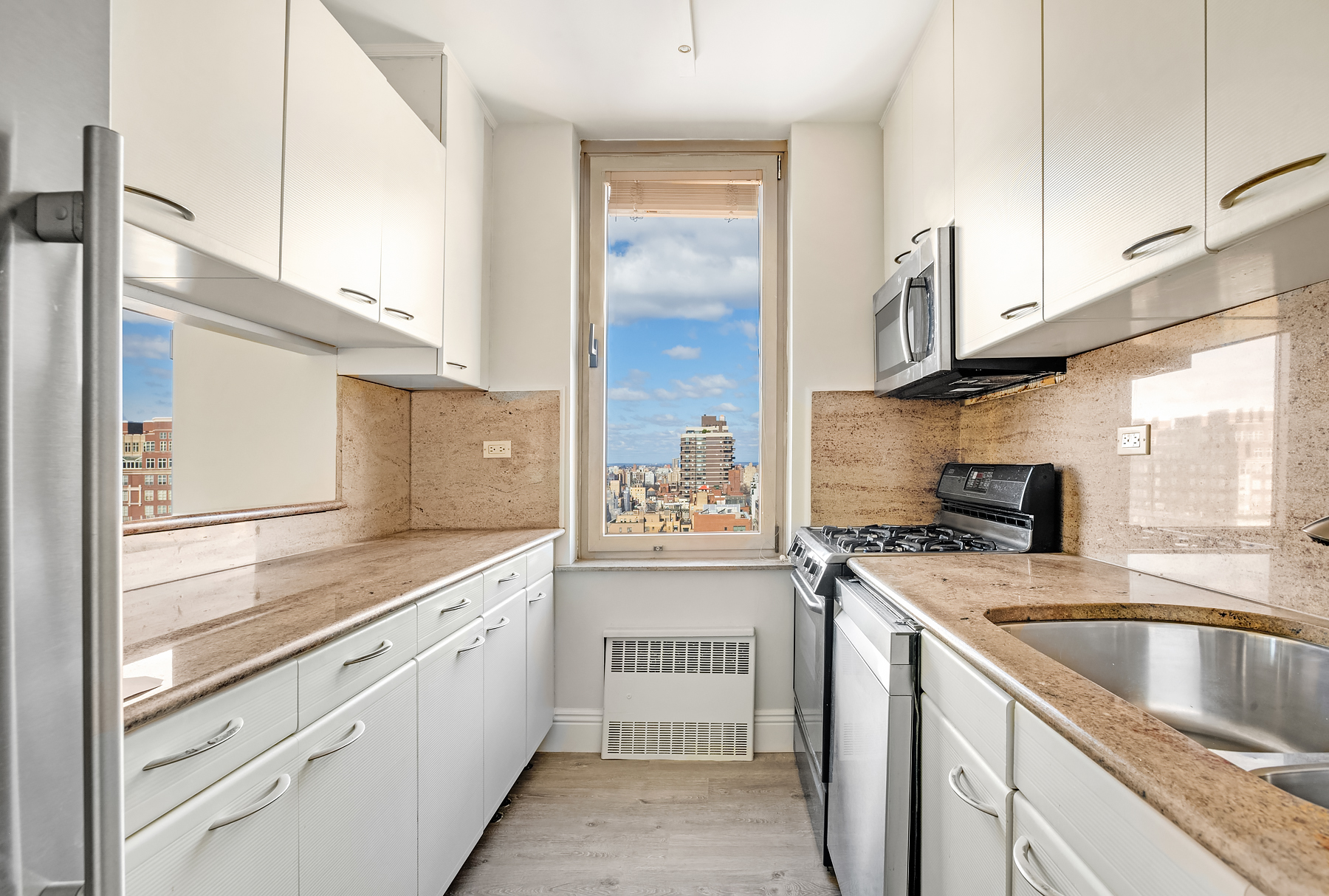 200 East 89th Street, Unit 27A Manhattan, NY 10128 - Photo 2 of 11 Gallery Image 2
