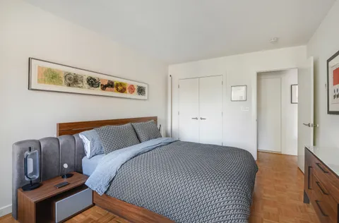 $1,295,000 | 30 West 63rd Street, Unit 11V | Upper West Side