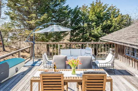 $3,850,000 | 44 Cliff Road, Amagansett, NY 11930