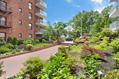 $850,000 | 9511 Shore Road, Unit 101 | Bay Ridge