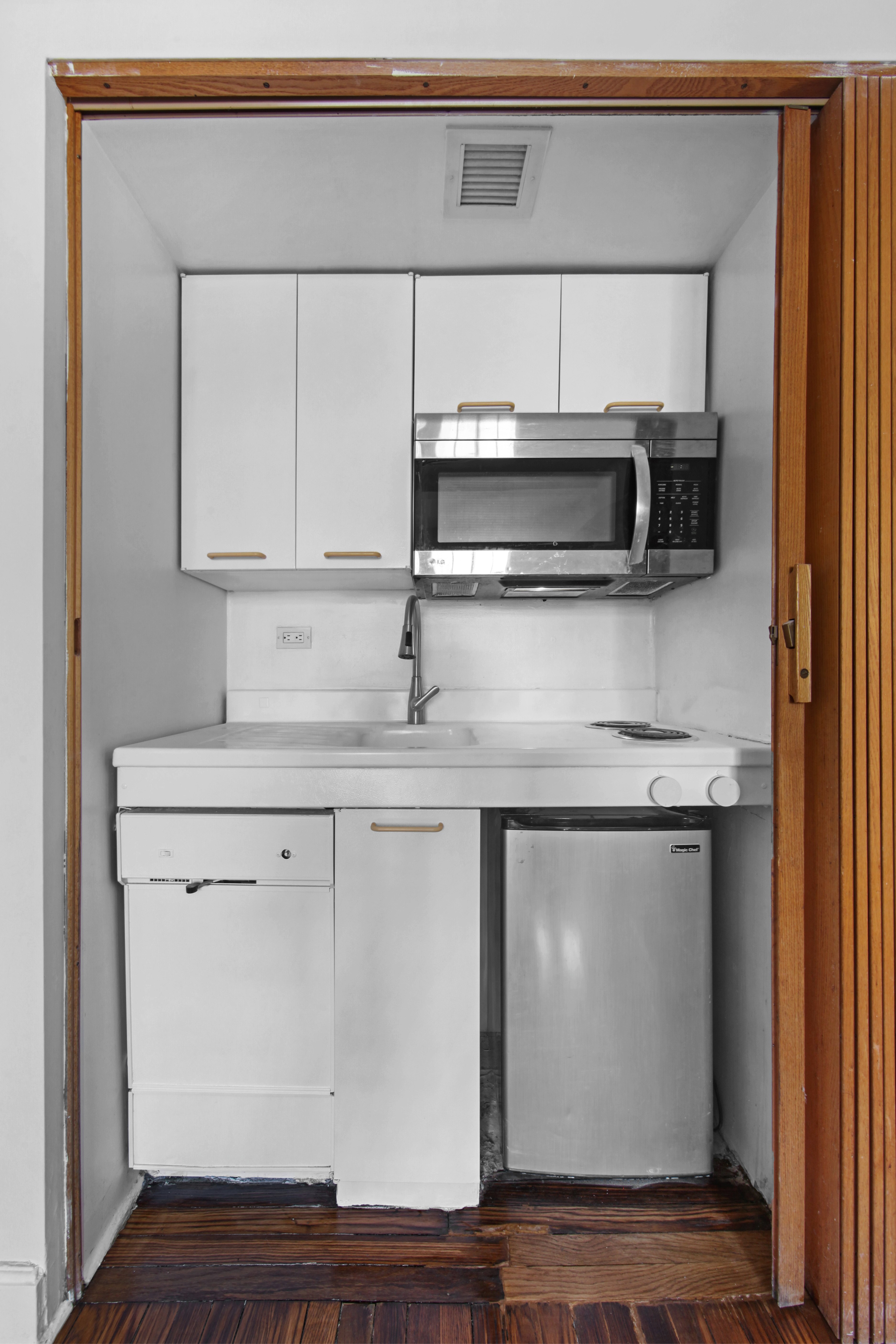 25 Tudor City Place, Unit 1908 Manhattan, NY 10017 - Photo 7 of 14
