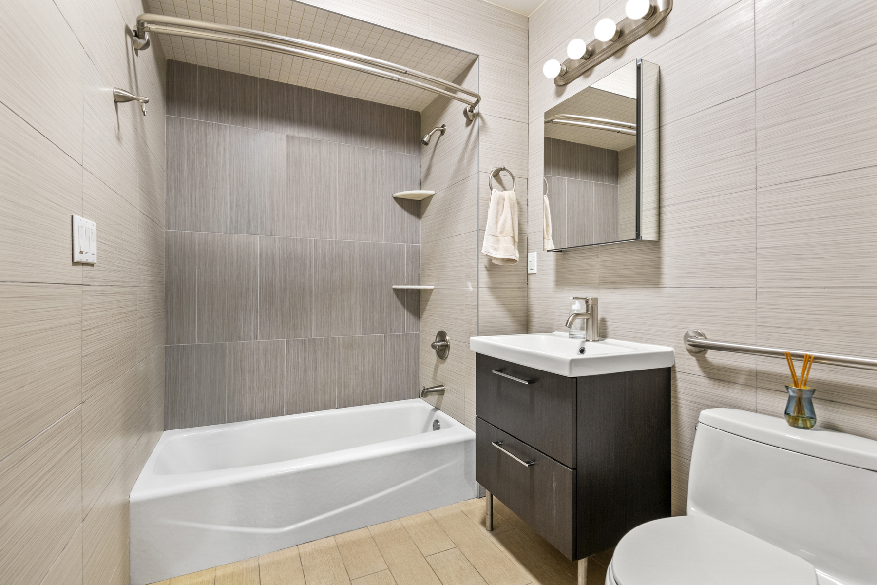 30-39 32nd Street, Unit 1A Queens, NY 11102 - Photo 3 of 11 Gallery Image 3