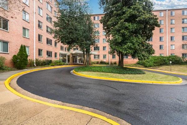 Contact Agent | 3000 Spout Run Parkway, Unit Undisclosed, Arlington, VA 22201