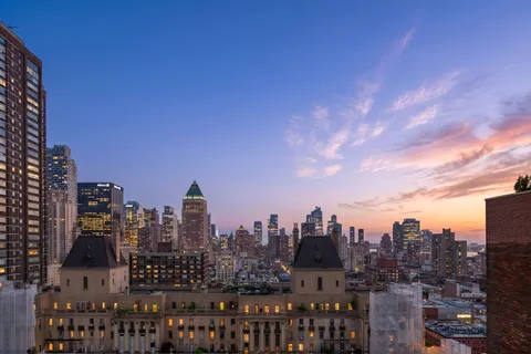 $825,000 | 347 West 57th Street, Unit 27E | Hell's Kitchen