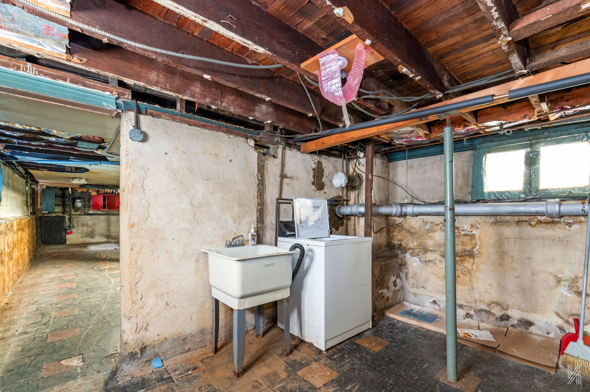 135-16 95th Street Queens, NY 11417 - Photo 20 of 21 a view of store room with washer and dryer