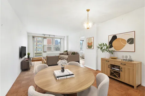 $675,000 | 305 East 24th Street, Unit 18F | Kips Bay