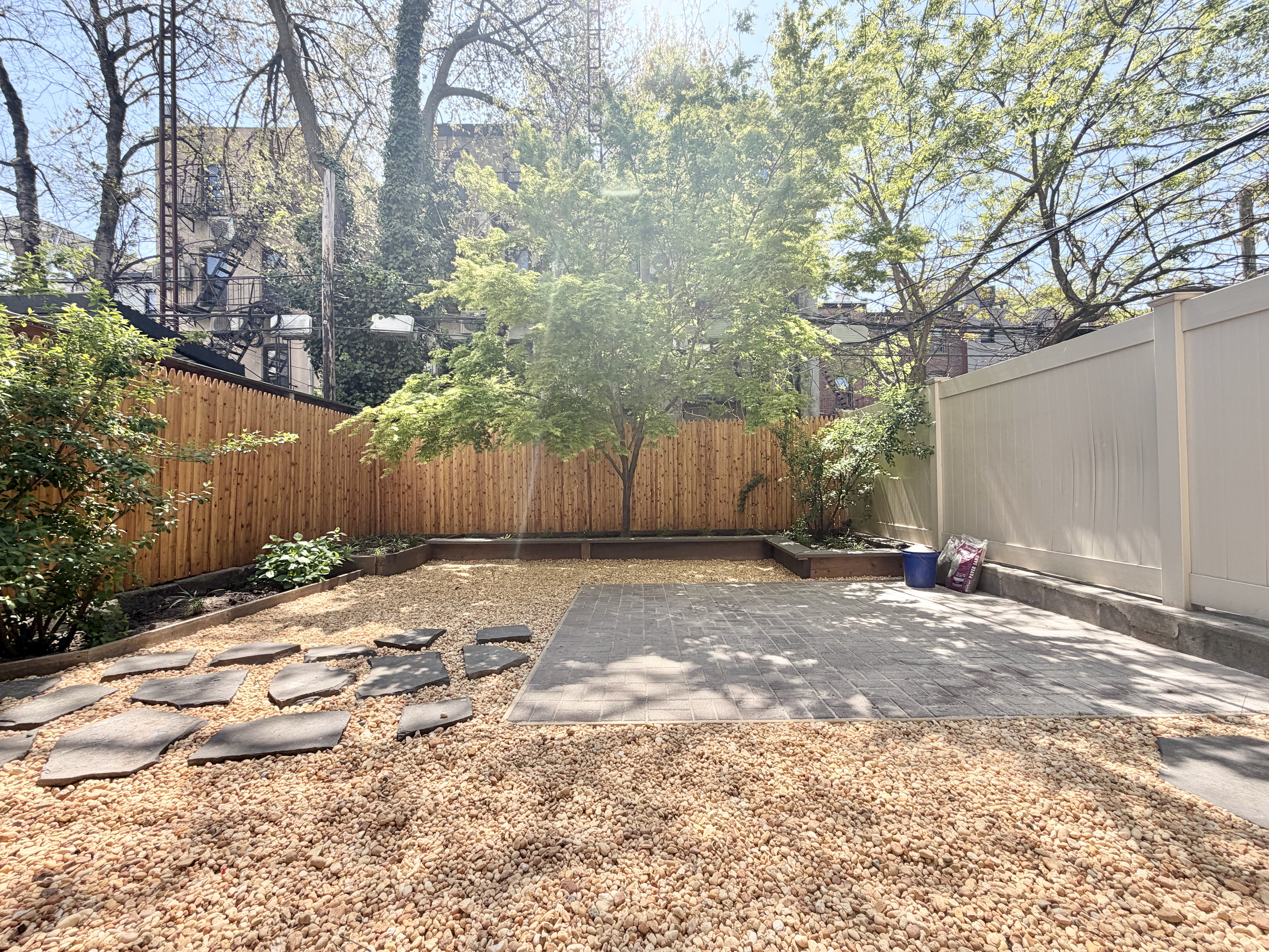 72 2nd Place, Unit 1 Brooklyn, NY 11231 - Photo 7 of 11 a backyard of a house