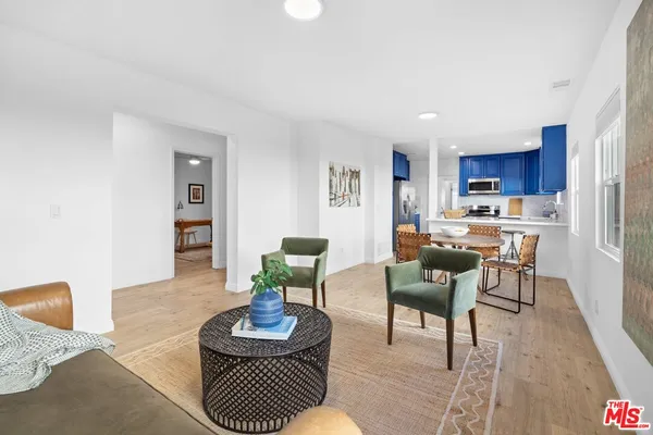 $1,078,000 | 2400 West 74th Street, Los Angeles, CA 90043