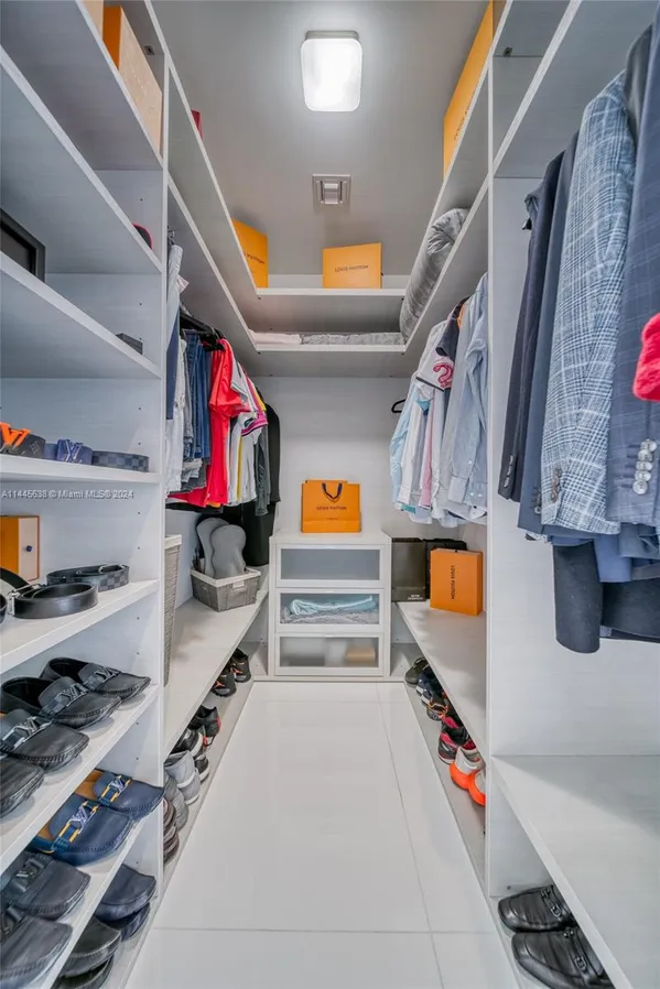 $5,799,900 | 88 Southwest 7th Street, Unit PH4303, Miami, FL 33130