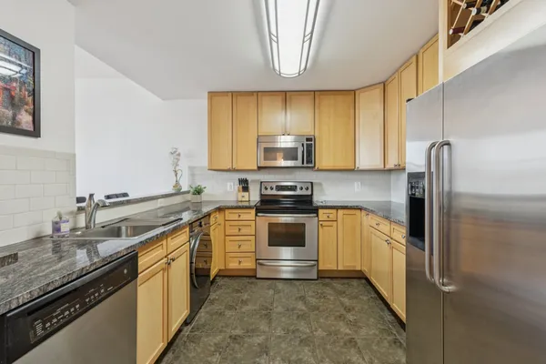 $255,000 | 111 South 15th Street, Unit 2106, Philadelphia, PA 19102