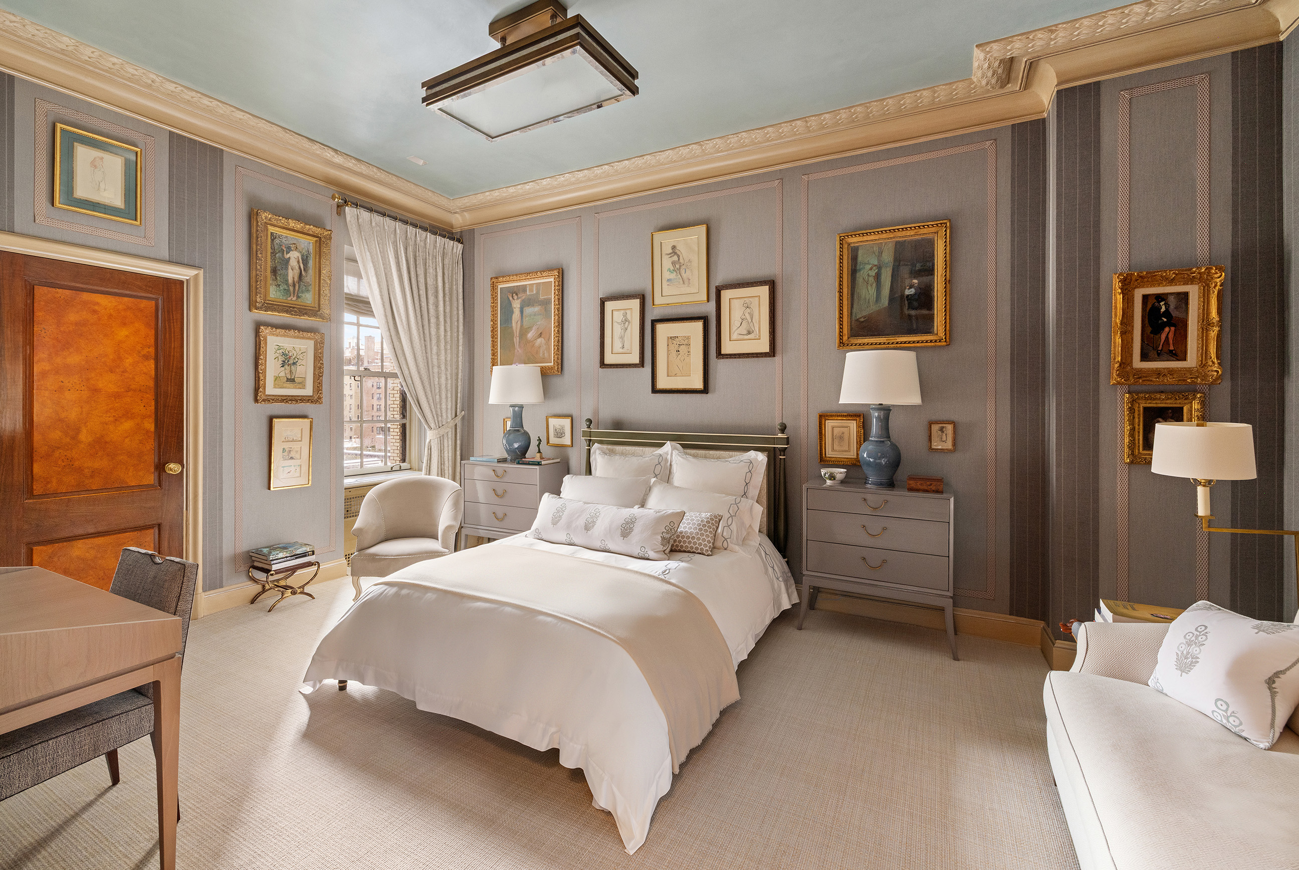 778 Park Avenue, Unit 8 Manhattan, NY 10021 - Photo 16 of 20 a spacious bedroom with a large bed and a window