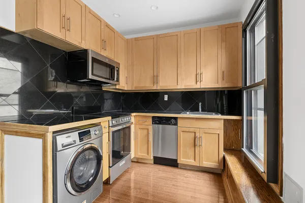 $6,150 | 143 Perry Street, Unit 2 | West Village