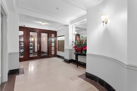 $774,500 | 28 West 69th Street, Unit 6B | Upper West Side