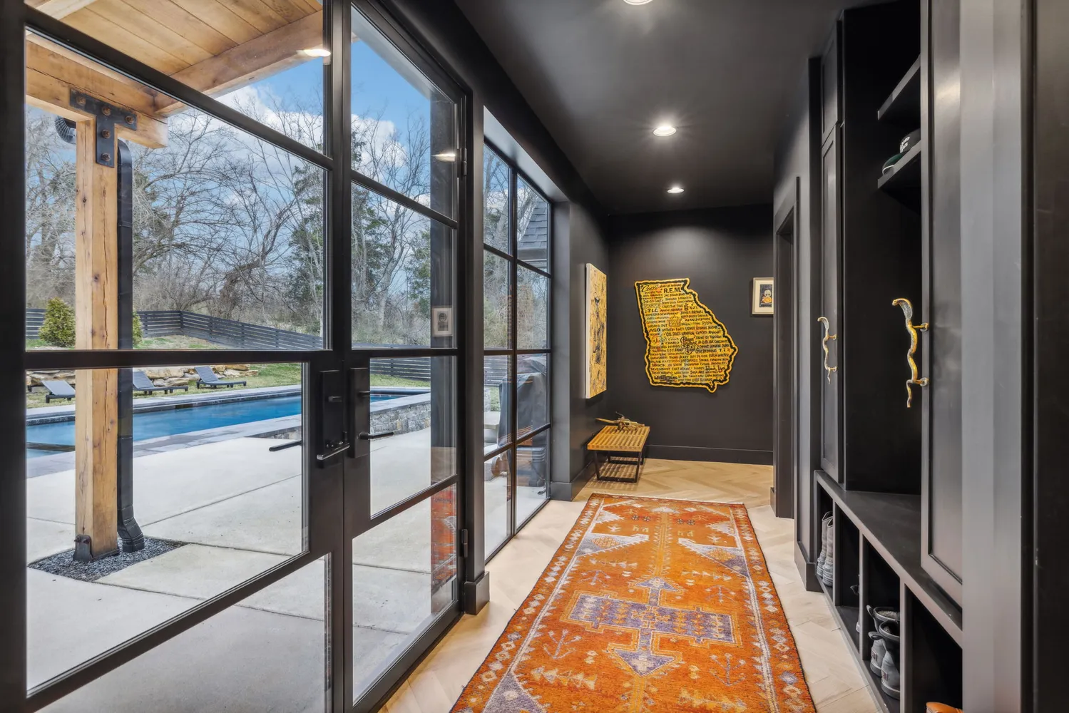 a view of en suite bathroom with a tub and mirror