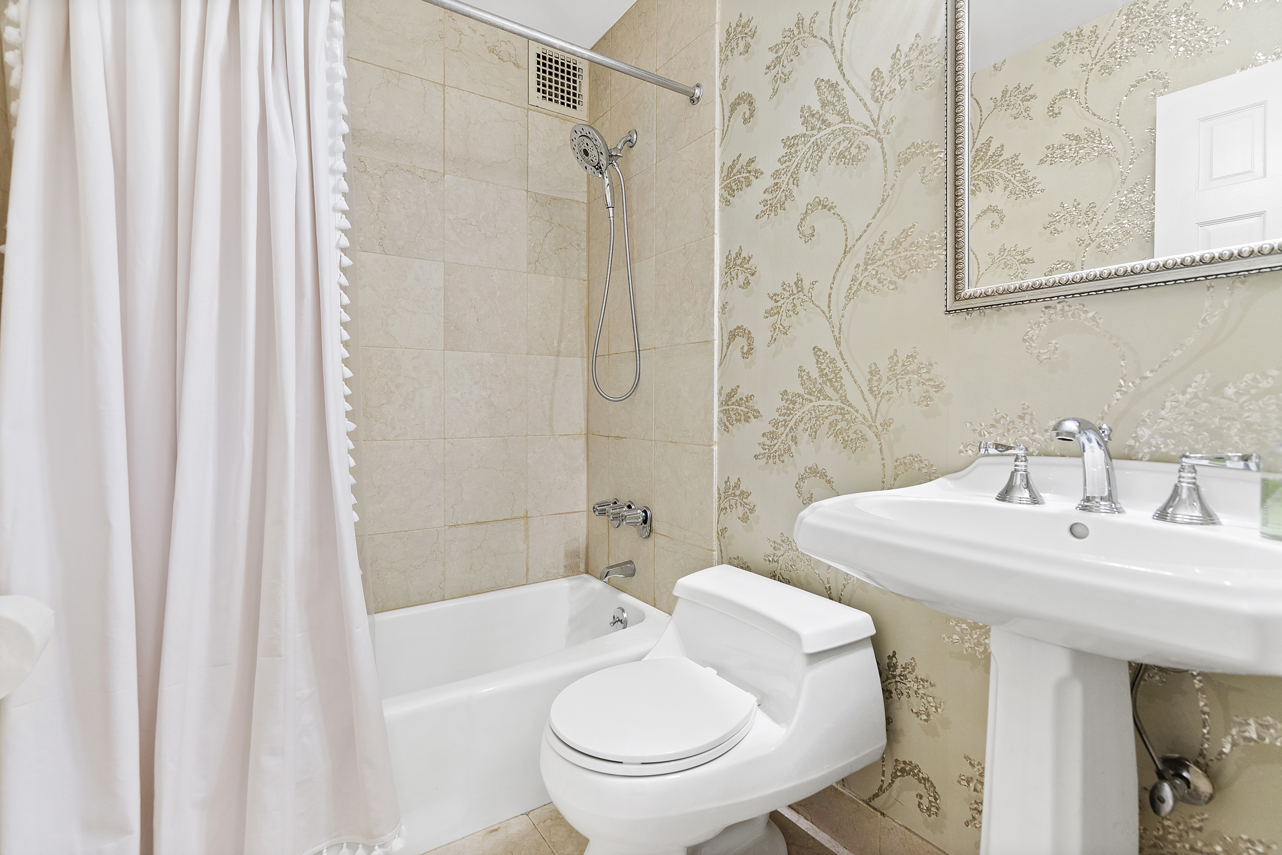 61 East 77th Street, Unit 8E Manhattan, NY 10075 - Photo 4 of 5